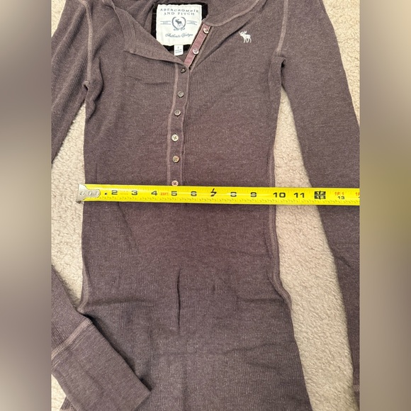 VINTAGE Abercrombie & Fitch Chocolate Brown Henley Top - Picture 10 of 10